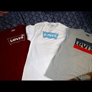 3 Levi’s T-shirts